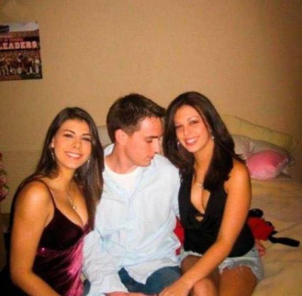 Guys Caught Staring (33 pics)