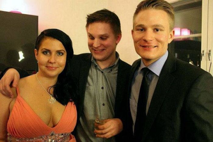 Guys Caught Staring (33 pics)