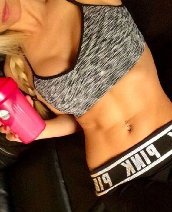Girls In Sports Bras (36 pics)