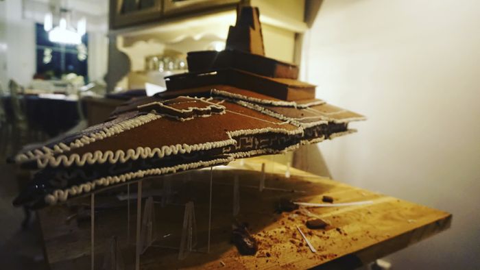 Giant Gingerbread Imperial Star Destroyer (8 pics)