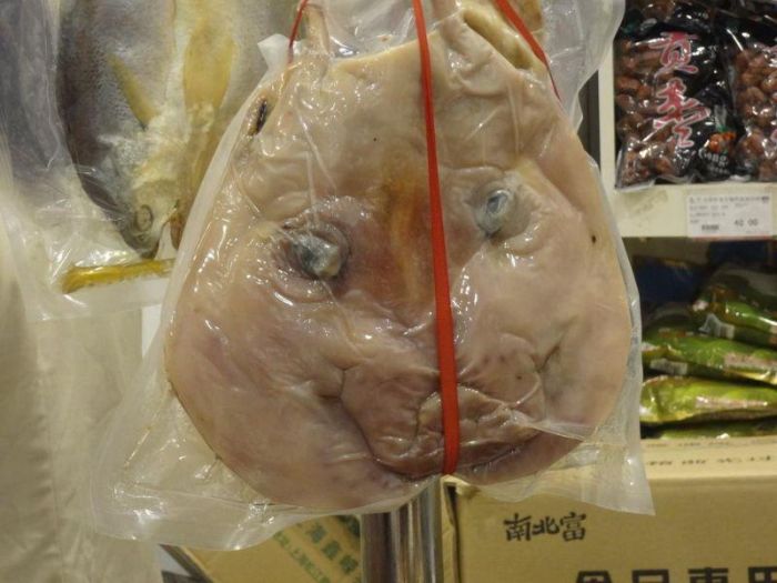 Meat in China Is Sold Very Originally (7 pics)
