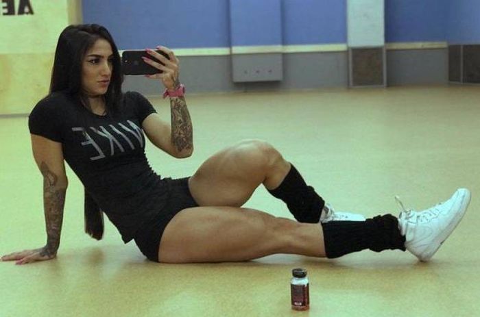 She Just Couldn’t Stop Working Those Legs Out (14 pics)