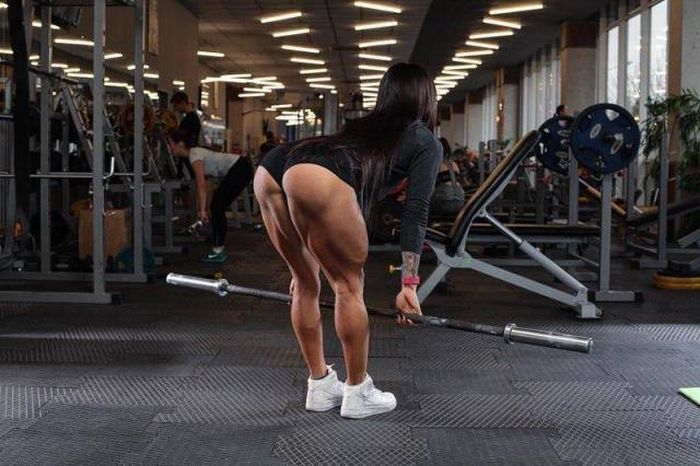 She Just Couldn’t Stop Working Those Legs Out (14 pics)