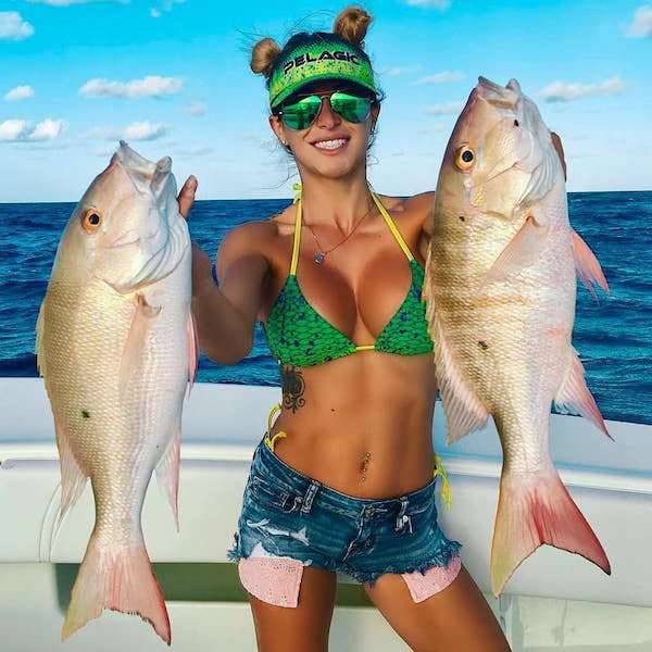 Hot Girls Fishing (32 pics)