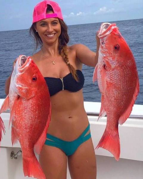 Hot Girls Fishing (32 pics)