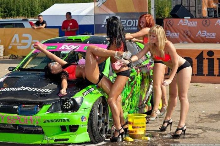 Hot Girls At Motor Shows (47 pics)