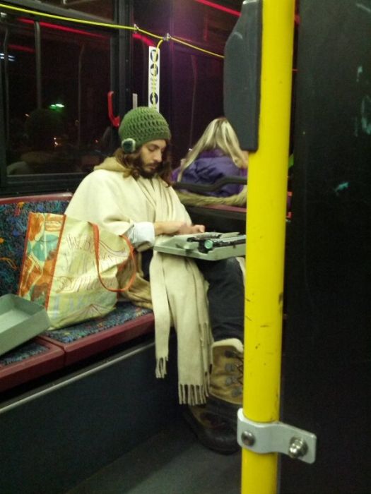 People on public transportation (28 pics)