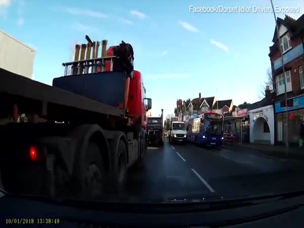 Lorry Cuts Off Car Trying To Merge In Bournemouth