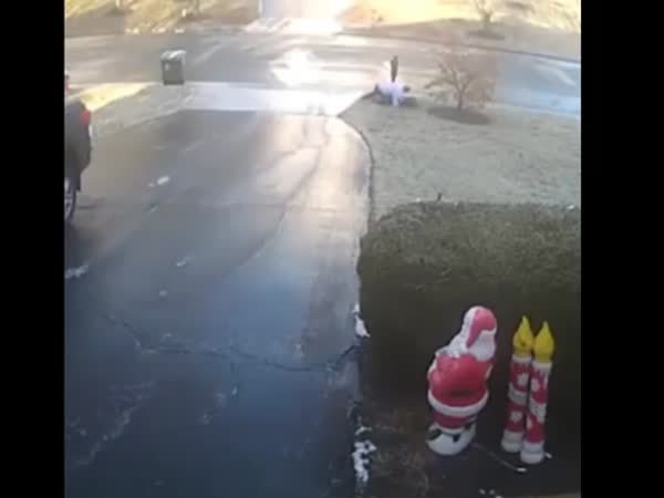 Man Slip And Slide Down His Entire Driveway on Black Ice