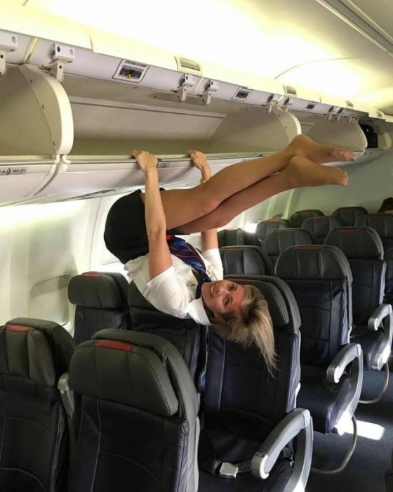 Girls On Planes (25 pics)