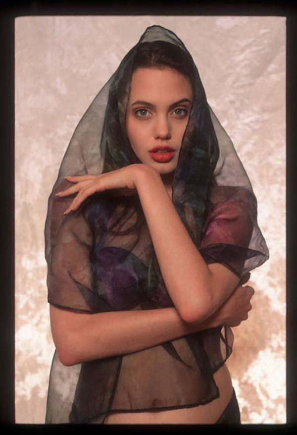 Photos of Young Angelina Jolie (23 pics)