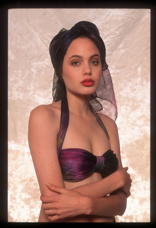 Photos of Young Angelina Jolie (23 pics)