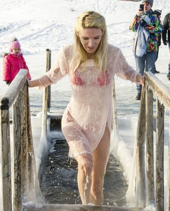 Russian Gris Take Dip In Icy Water To Mark Orthodox Epiphany (33 pics)