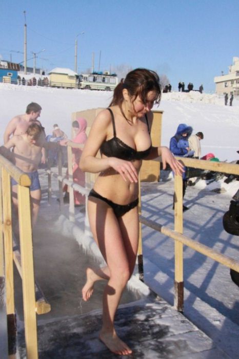 Russian Gris Take Dip In Icy Water To Mark Orthodox Epiphany. Part 2 (30 pics)