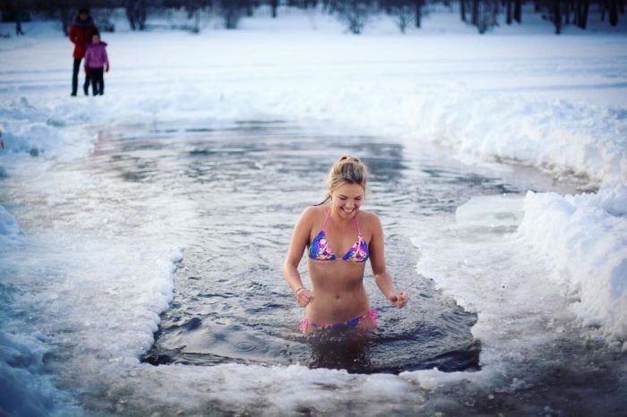 Russian Gris Take Dip In Icy Water To Mark Orthodox Epiphany. Part 2 (30 pics)