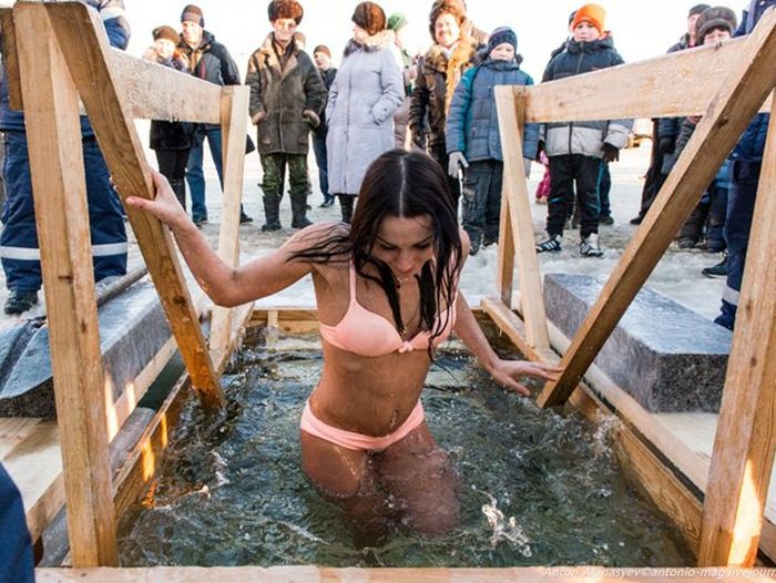 Russian Gris Take Dip In Icy Water To Mark Orthodox Epiphany. Part 2 (30 pics)