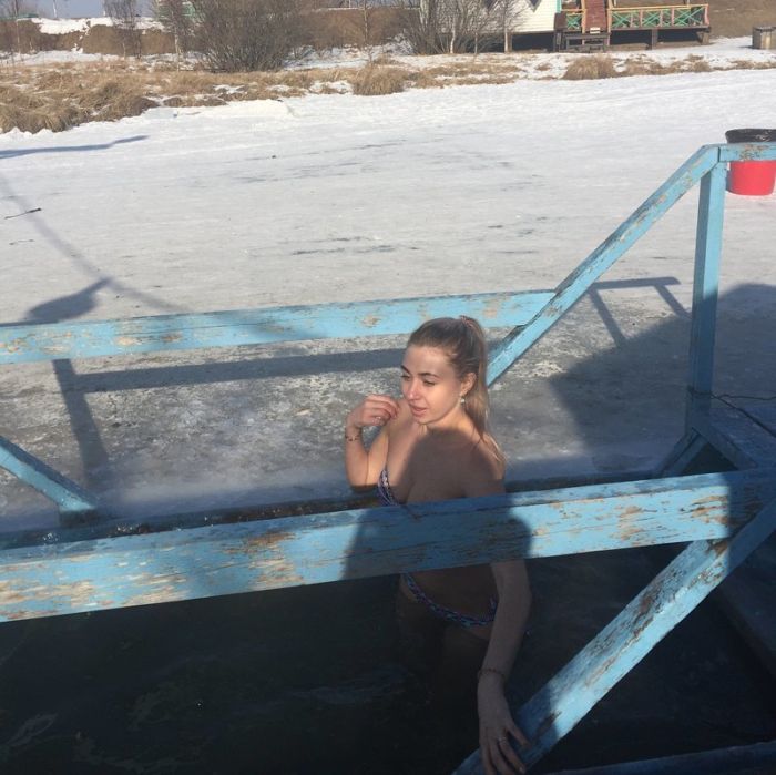Russian Gris Take Dip In Icy Water To Mark Orthodox Epiphany. Part 2 (30 pics)