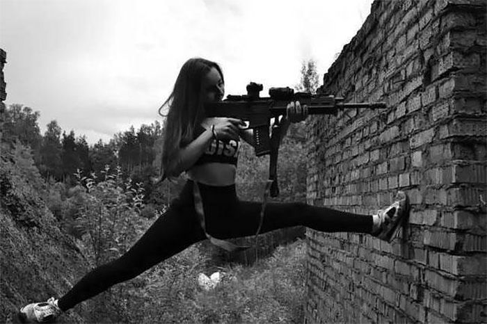 Sexy Russian Female Cosplay Soldier (19 pics)