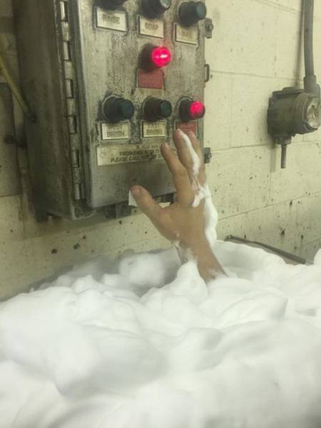 Fun At Work (54 pics)
