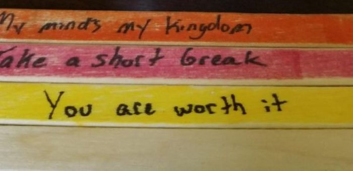 Man Uses Popsicle Sticks to Heal His Girlfriend’s Depression (4 pics)