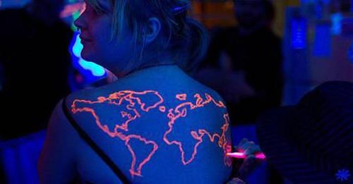 Epic Tattoo Transformations Under A Black Light (14 pics)