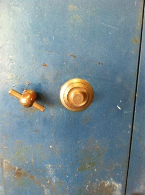 What Is Inside Grandmother’s Safe (11 pics)