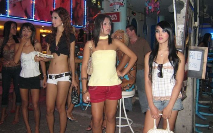 Street Prostitutes Around The World (26 pics)