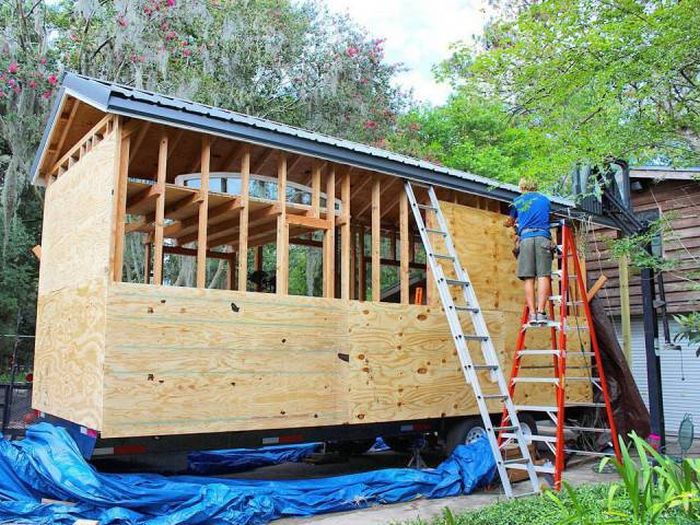 One Guy Has Built Himself A House Instead Of The Dorm (28 pics)
