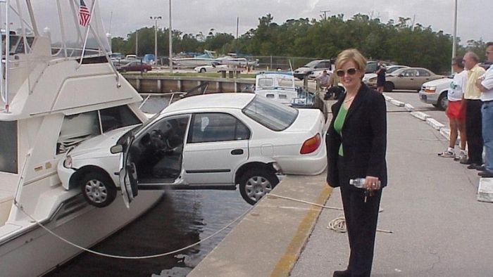 Strange Car Accidents (15 pics)