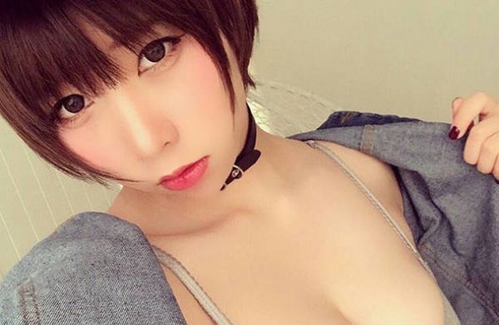 Japanese Girls Are Now Using Underwear That’s One Size Too Small For Them (26 pics)