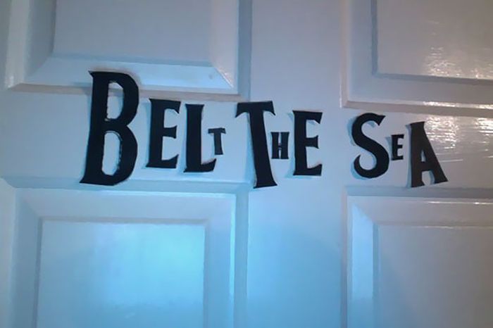 Girl Keeps Rearranging ‘The Beatles’ Letters On Her Sister's Door (10 pics)