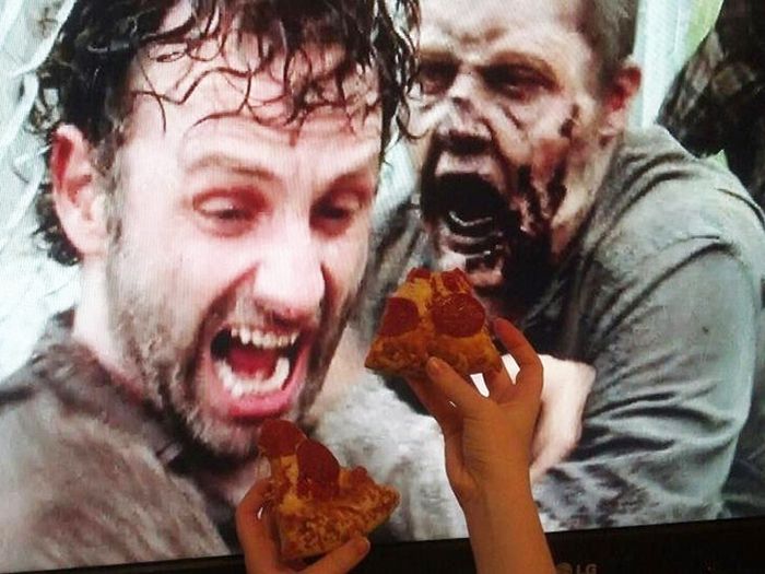 People Feeding Their Screens (17 pics)