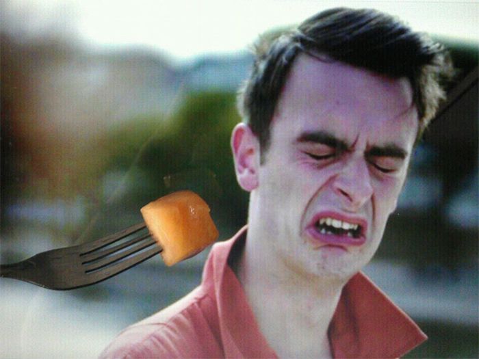 People Feeding Their Screens (17 pics)