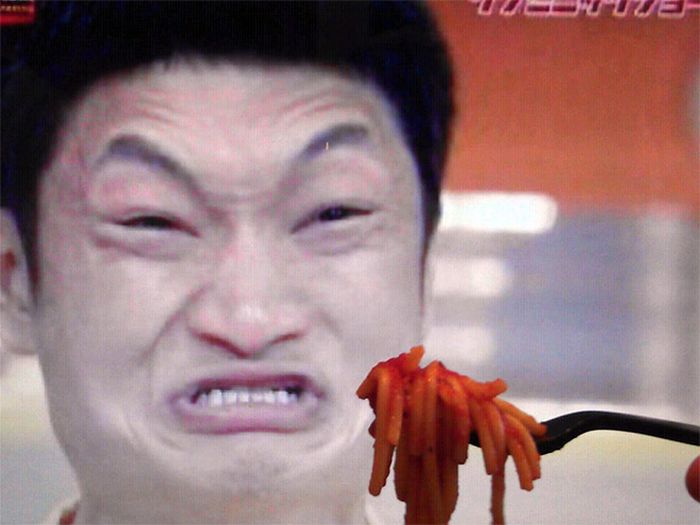 People Feeding Their Screens (17 pics)