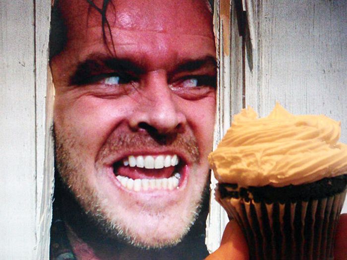 People Feeding Their Screens (17 pics)