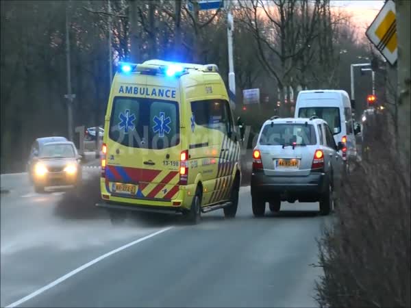 SUV Driver Blocks Ambulance From Passing