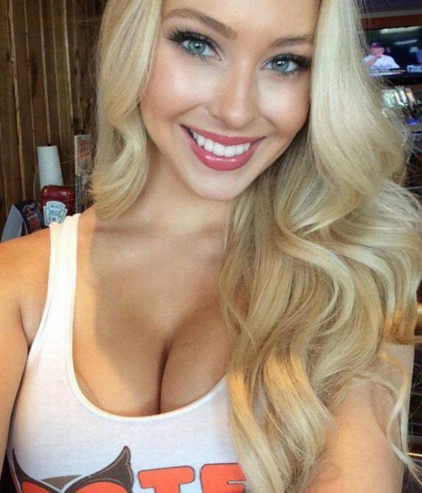 Girls Of Hooters (46 pics)