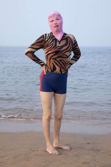 Chinese Use These Swimsuits To Keep Their Skin White (15 pics)