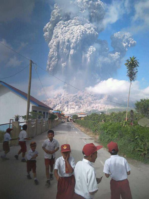 The Eruption Of The Volcano Sinabung On The Indonesian Island Of Sumatra (4 pics)