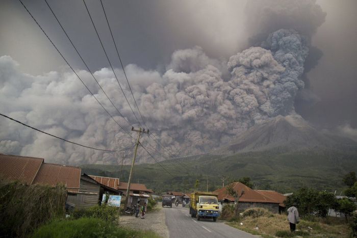 The Eruption Of The Volcano Sinabung On The Indonesian Island Of Sumatra (4 pics)