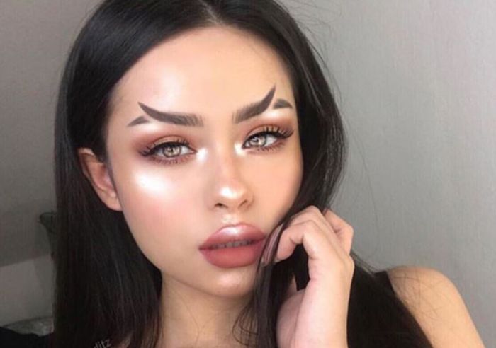 Fishtail Brow Is A New Trend (6 pics)