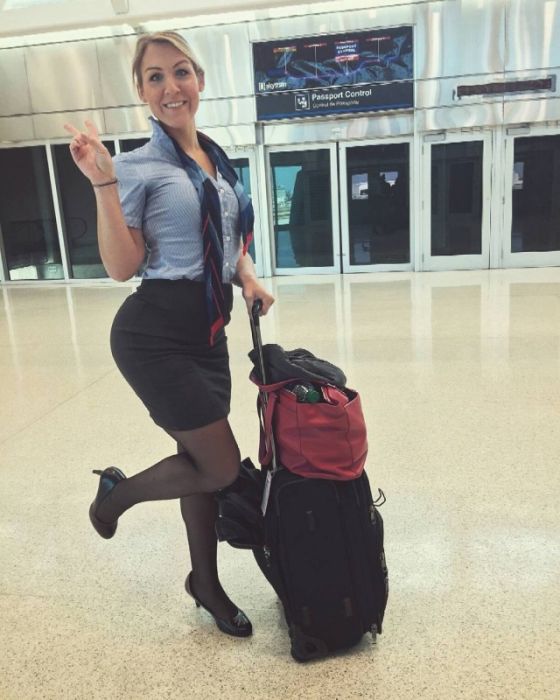 Pretty Flight Attendants (34 pics)