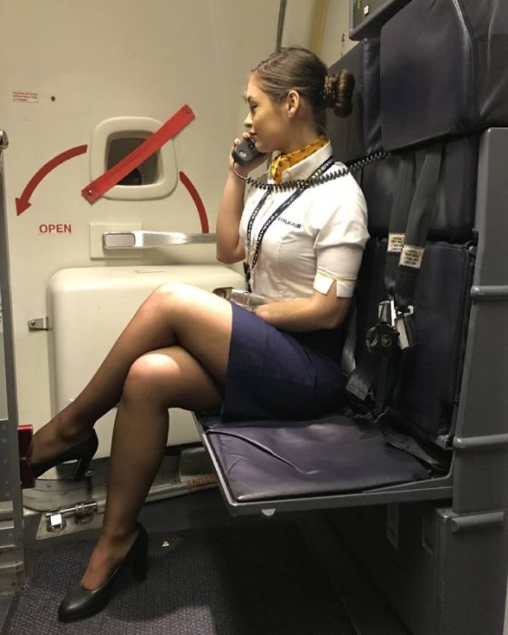 Pretty Flight Attendants (34 pics)