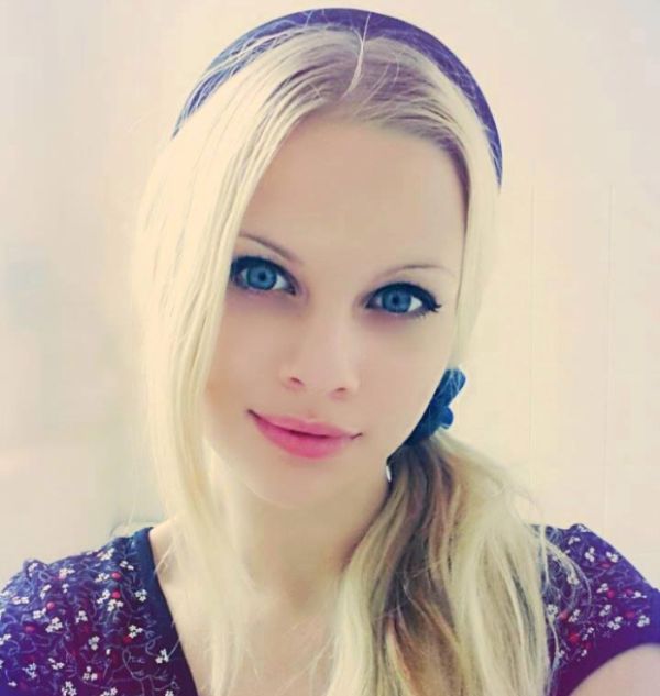 Human Barbie Teen Spends $1,4000 A Month To Look Like A Doll (10 pics)