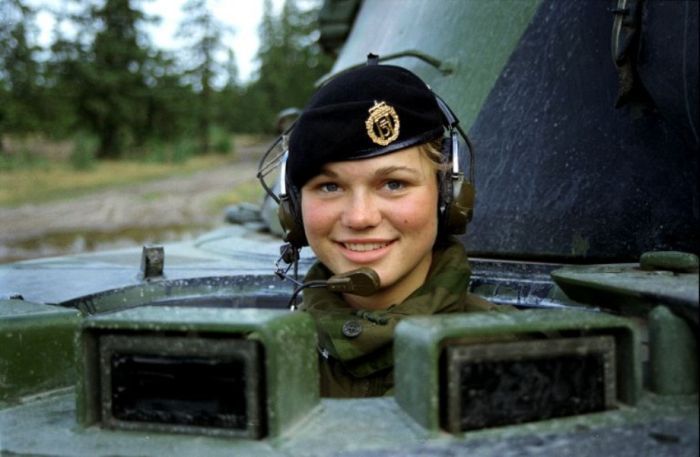 Military Girls (35 pics)