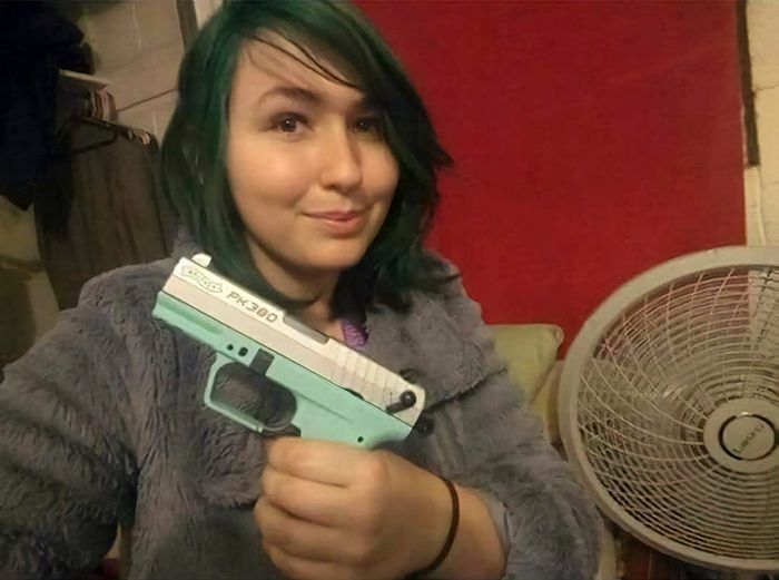Right-Wing Friends Convince This ‘Liberal Queer’ Girl To Finally Buy A Gun, And It Doesn’t End Well (5 pics)