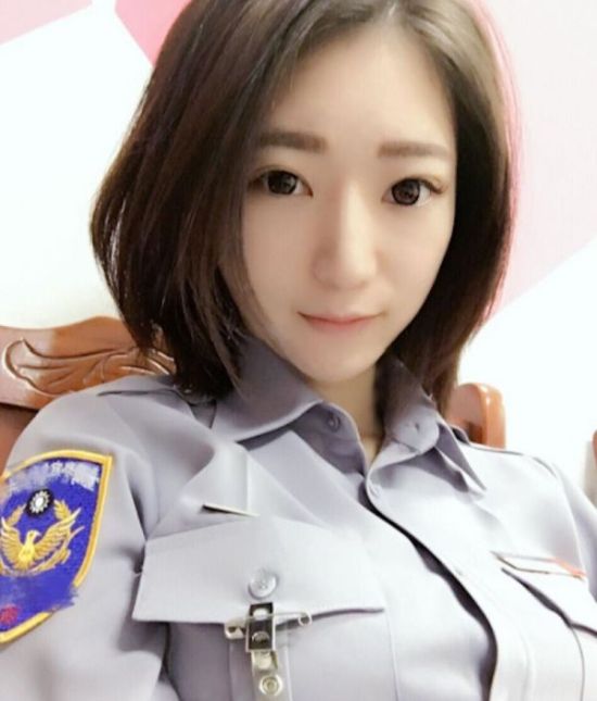 Cute Cop (13 pics)