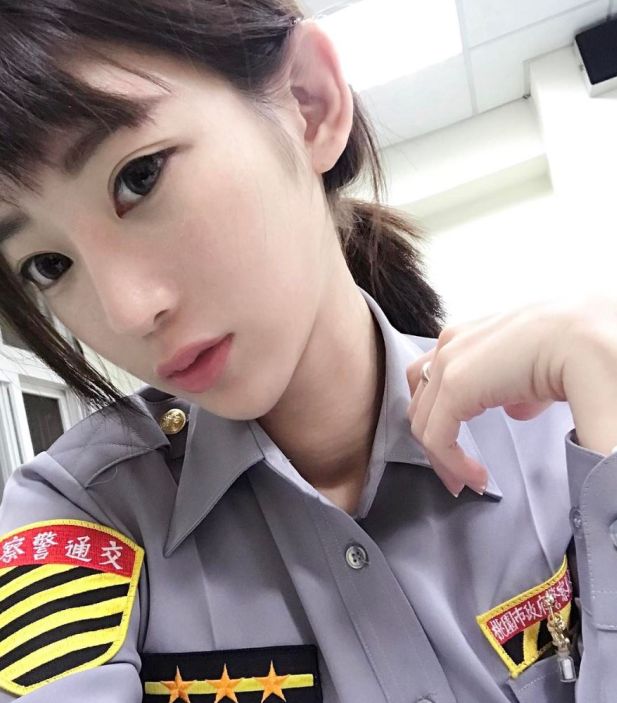Cute Cop (13 pics)