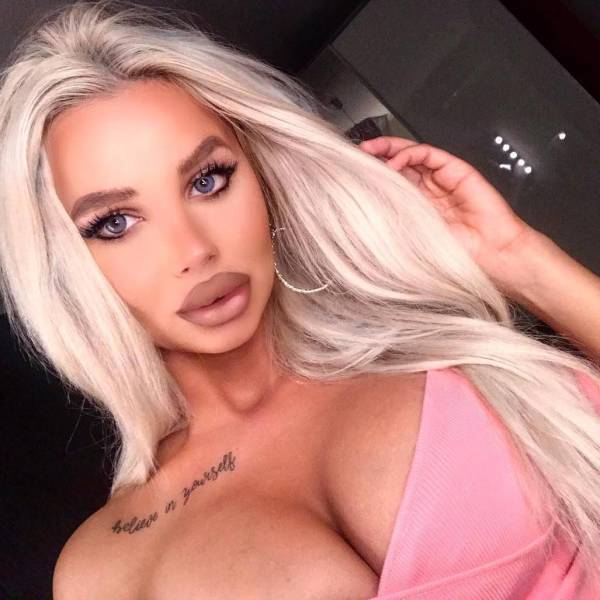 Girls With Large Lips (25 pics)