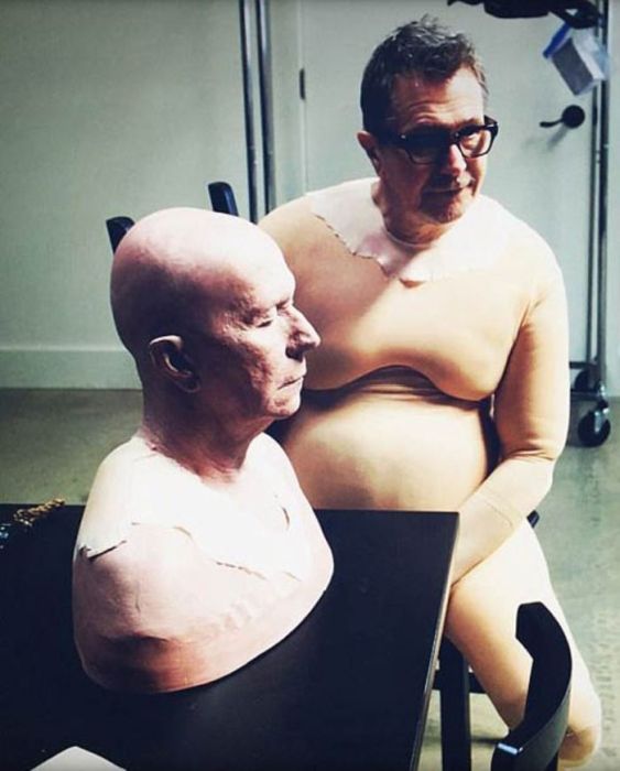 Gary Oldman In The "Darkest Hour" (12 pics)